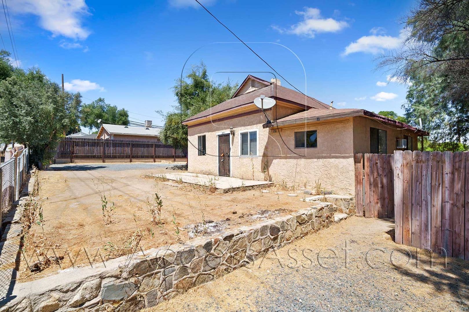 Lake Elsinore Apartment: 307 W Sumner Ave.