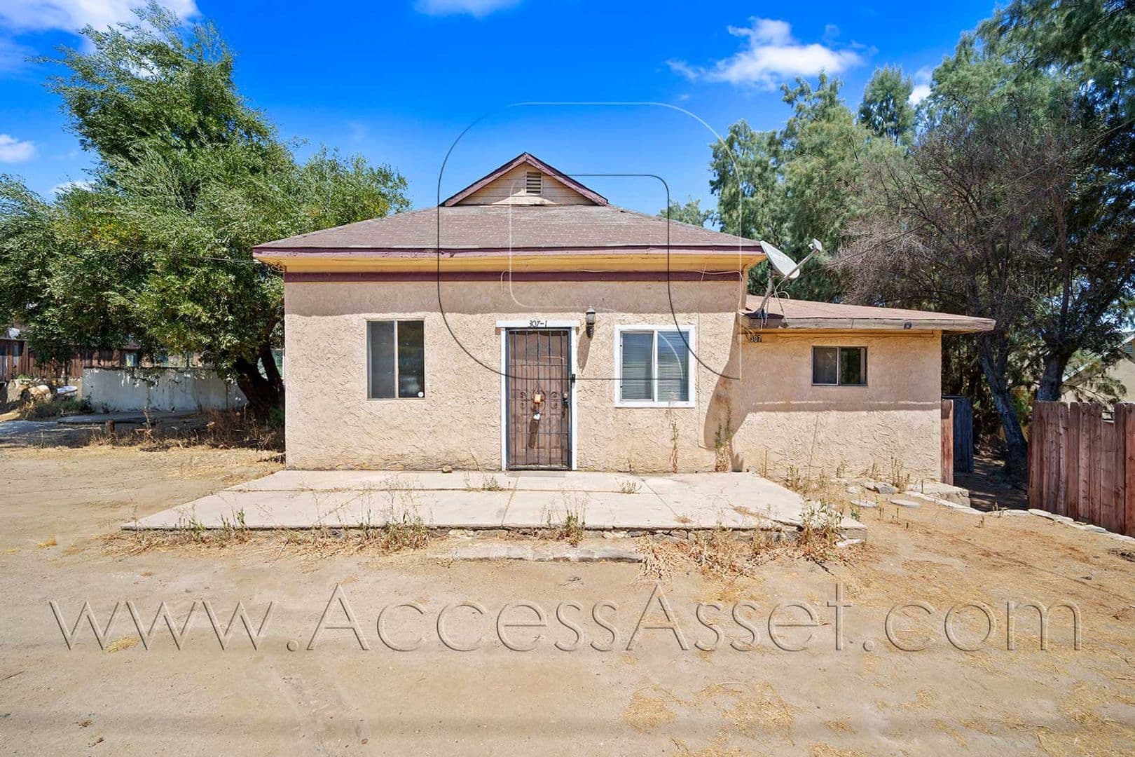 Lake Elsinore Apartment: 307 W Sumner Ave.
