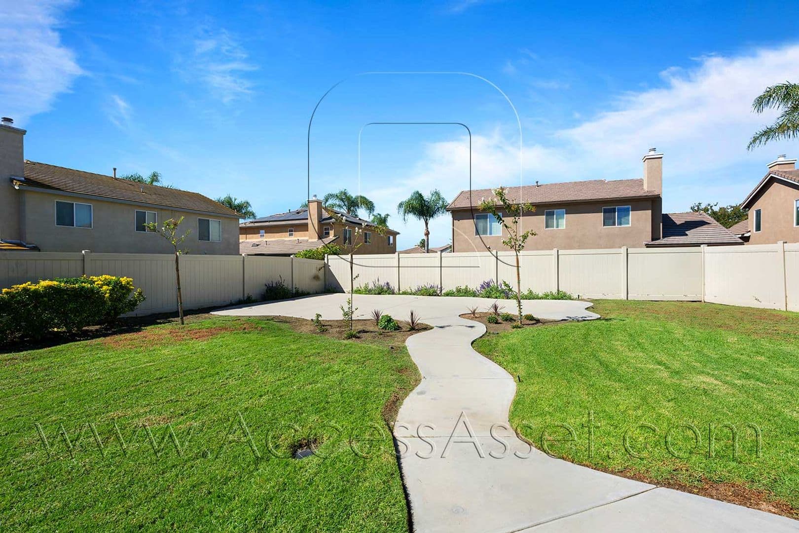 Eastvale House: 13555 Apricot Tree Ln