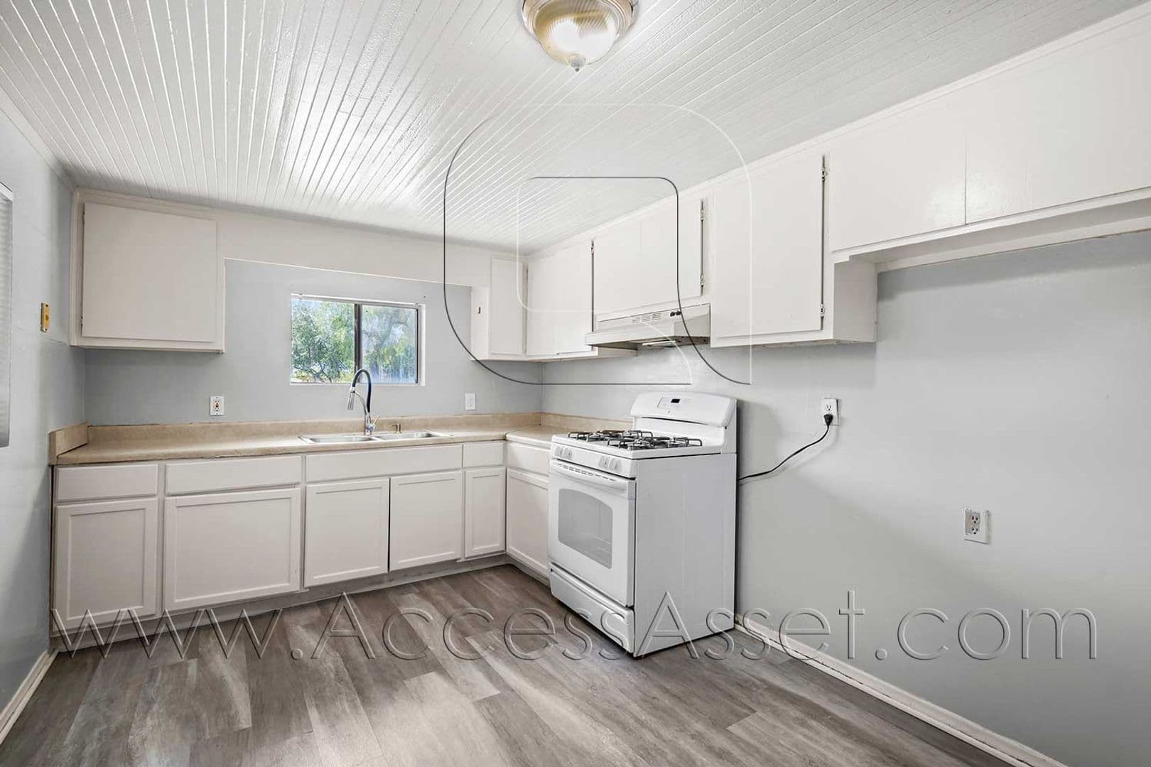 Lake Elsinore Apartment: 307 W Sumner Ave.