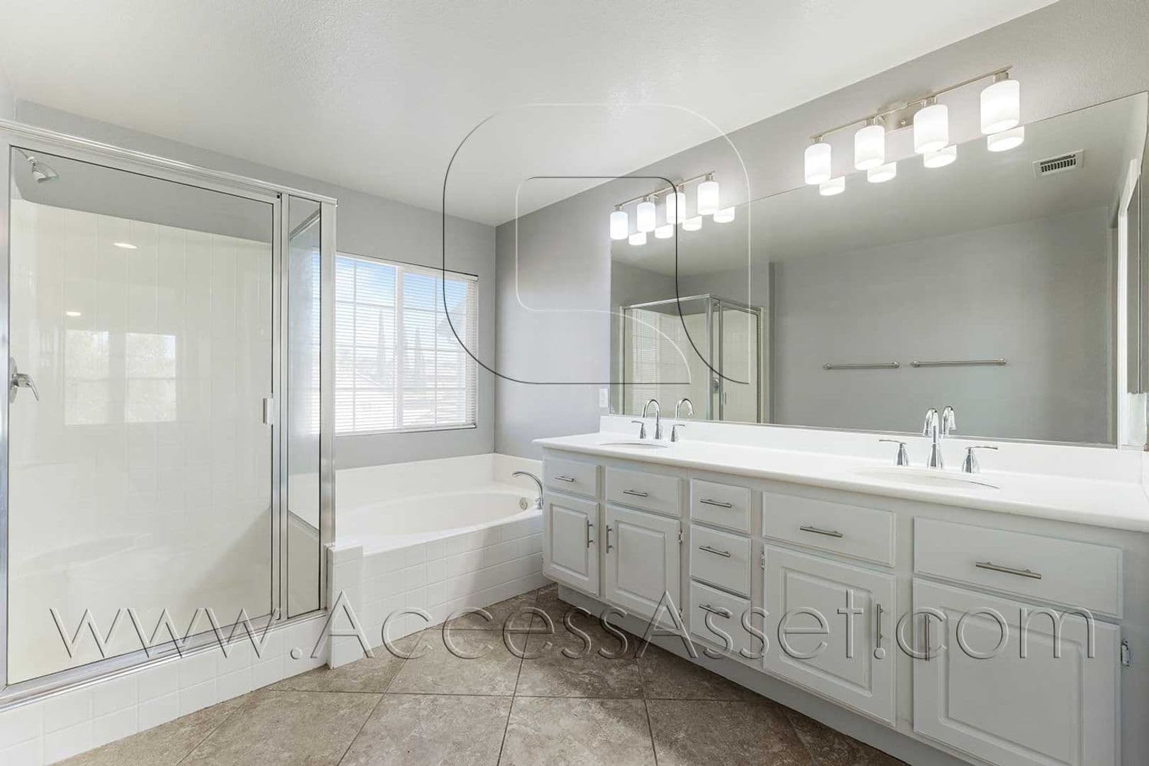 Eastvale House: 13555 Apricot Tree Ln