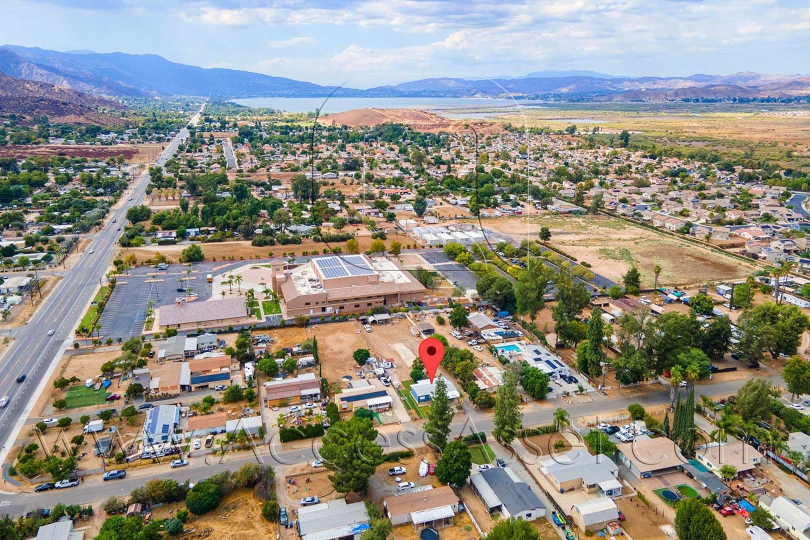 Lake Elsinore House: 32889 Brechtel St