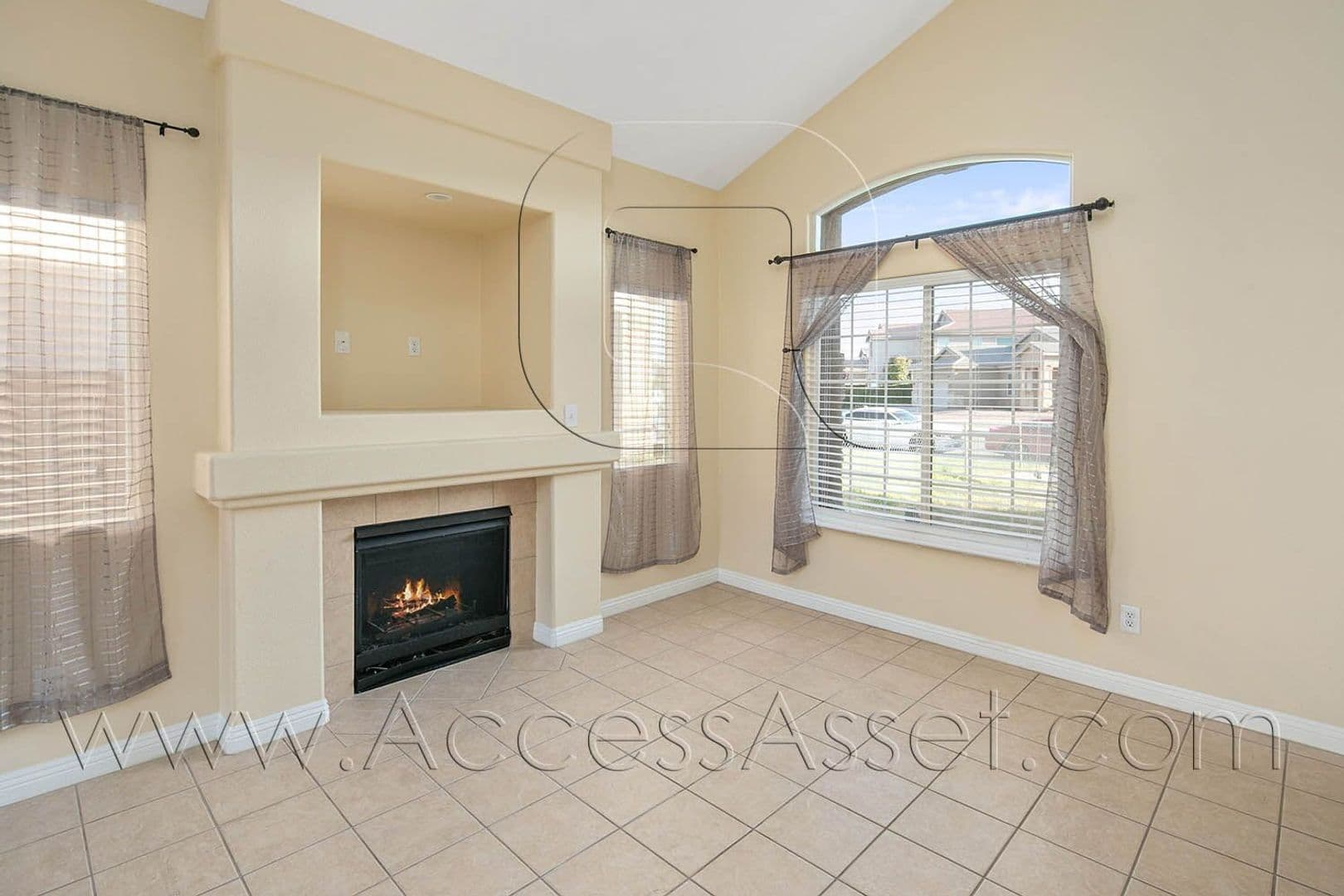 Hesperia House: 9383 Dragon Tree Drive