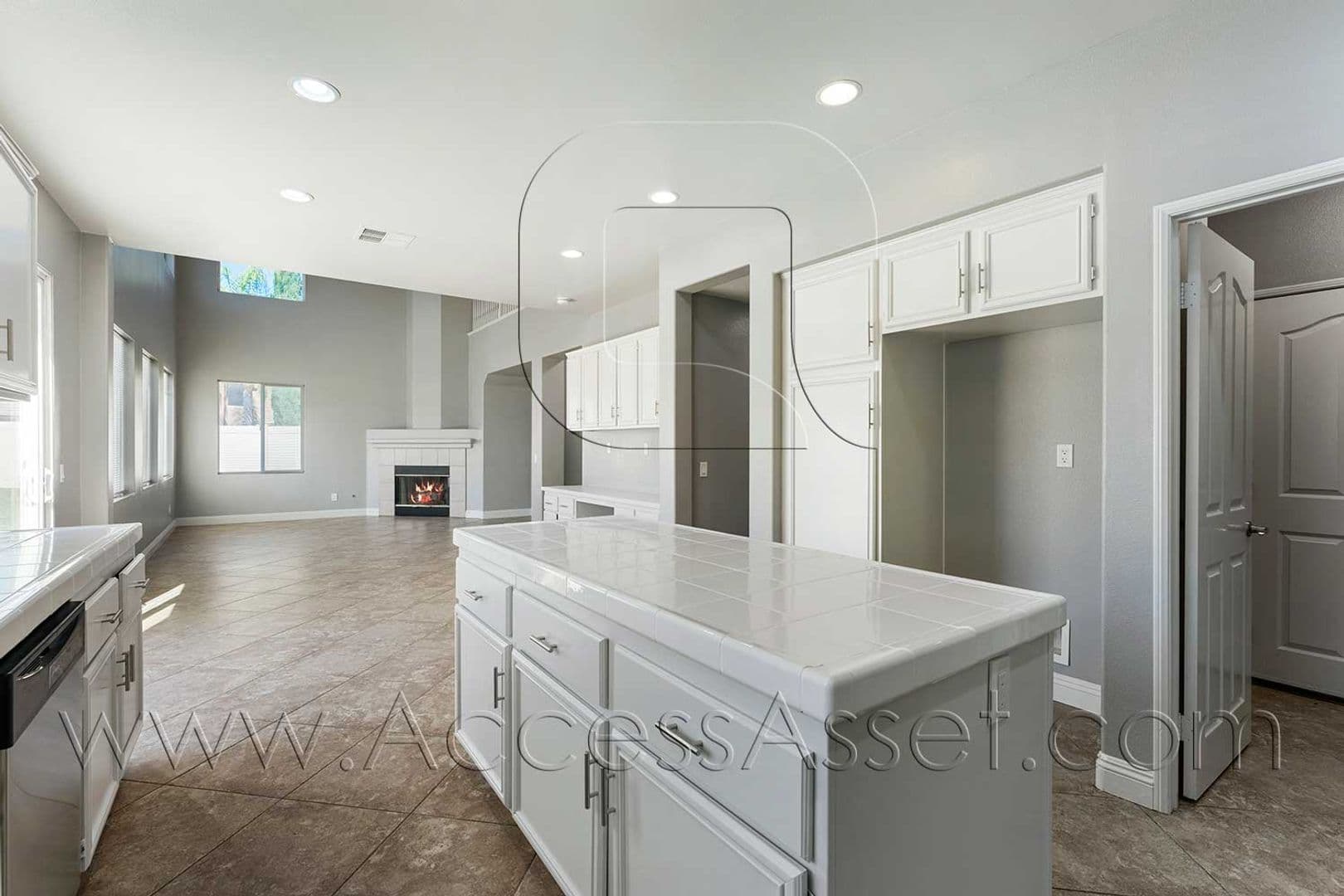Eastvale House: 13555 Apricot Tree Ln