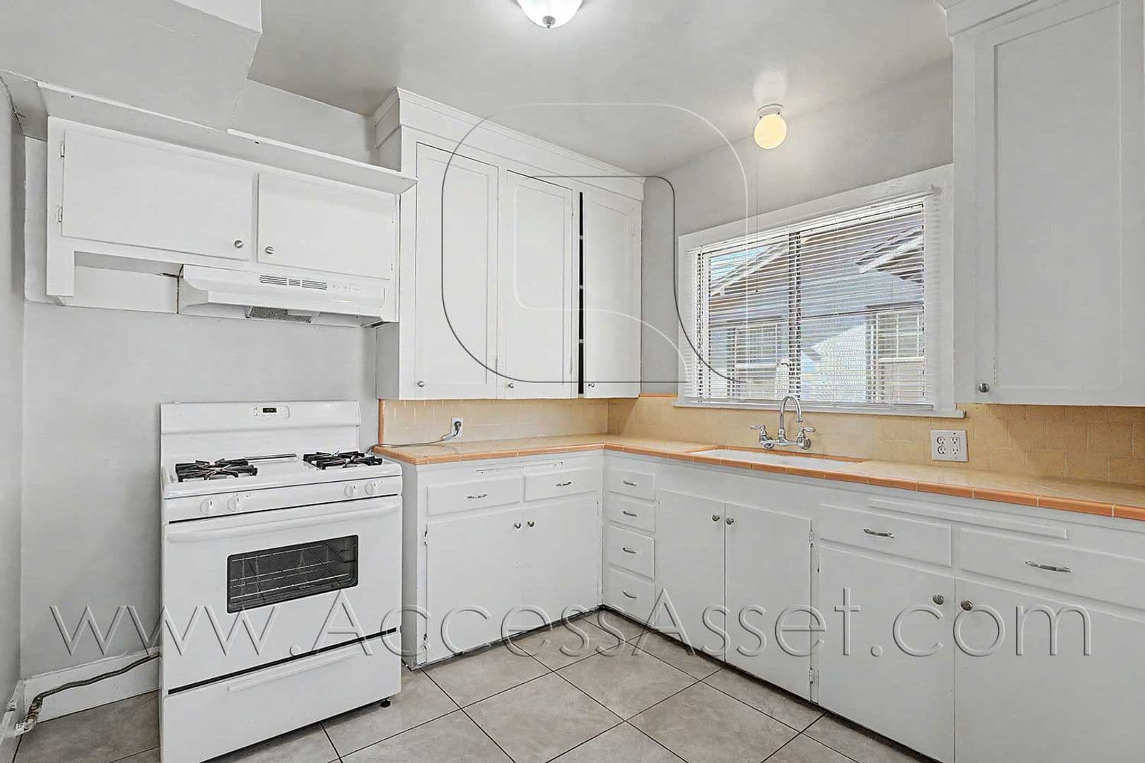 San Bernardino House: 2829 N Pershing Ave