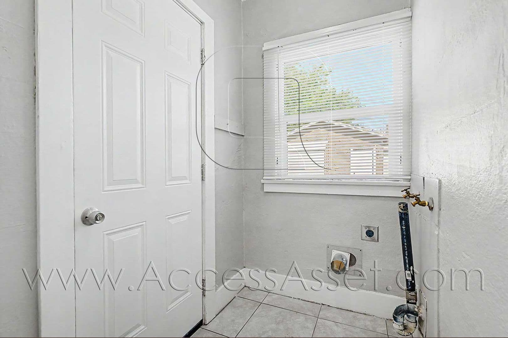 San Bernardino House: 2829 N Pershing Ave