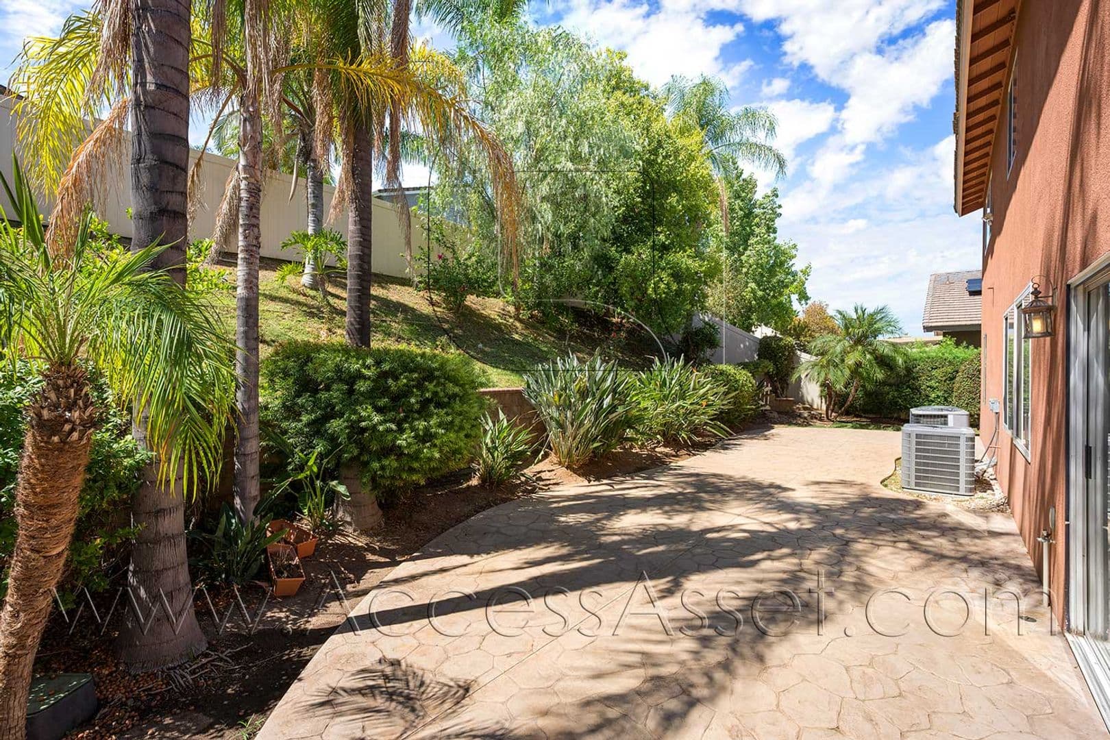 Corona House: 1358 Baldwin St