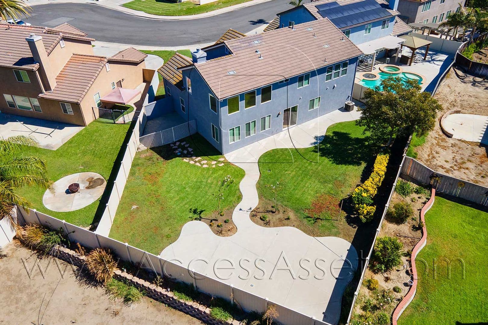 Eastvale House: 13555 Apricot Tree Ln