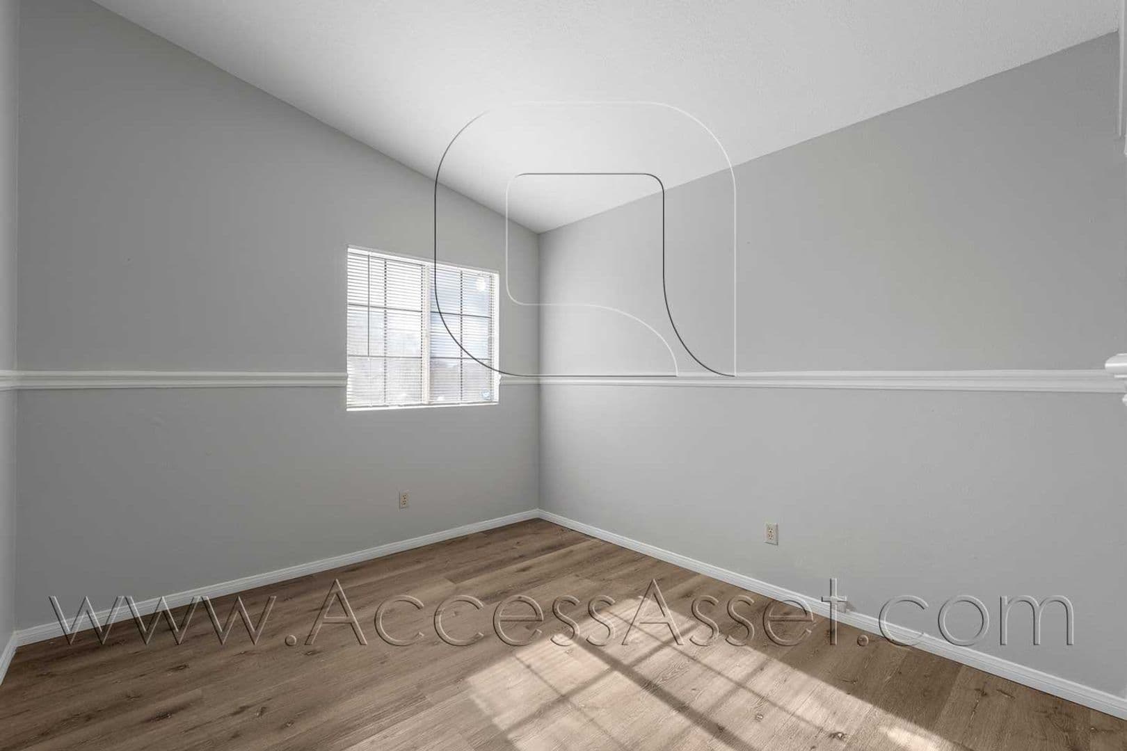 Perris House: 464 E Jarvis St