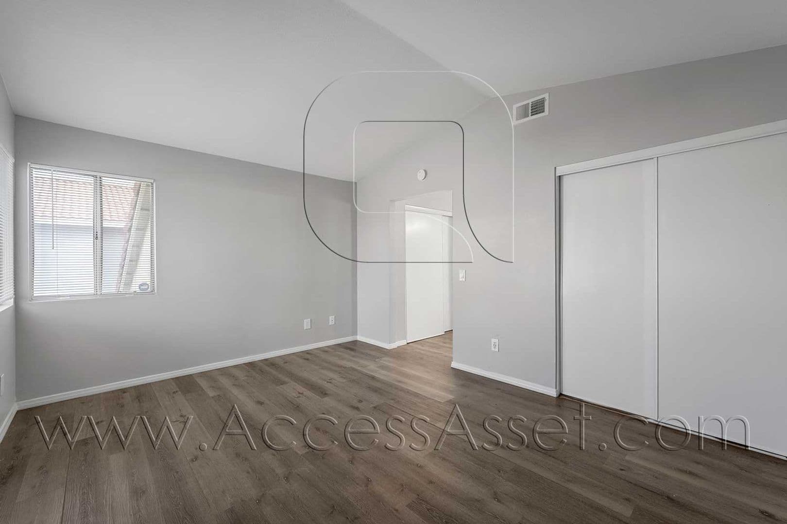 Perris House: 464 E Jarvis St