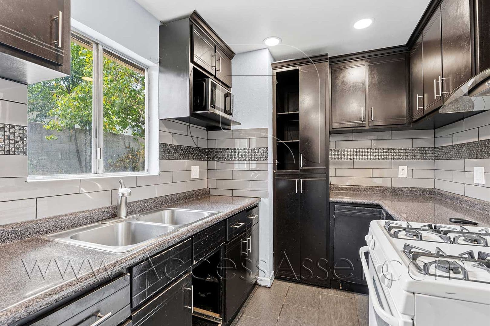 Lake Elsinore Apartment: 402 Davis St