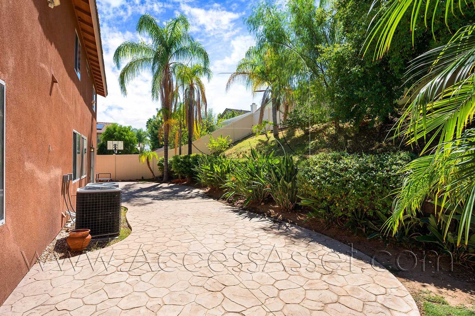 Corona House: 1358 Baldwin St