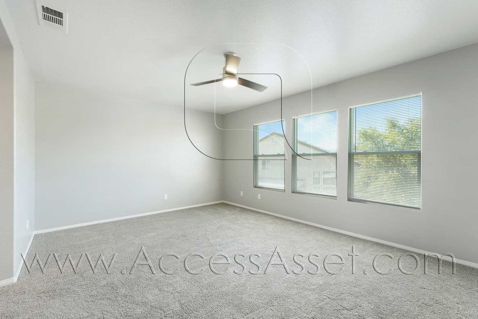 Eastvale House: 13555 Apricot Tree Ln
