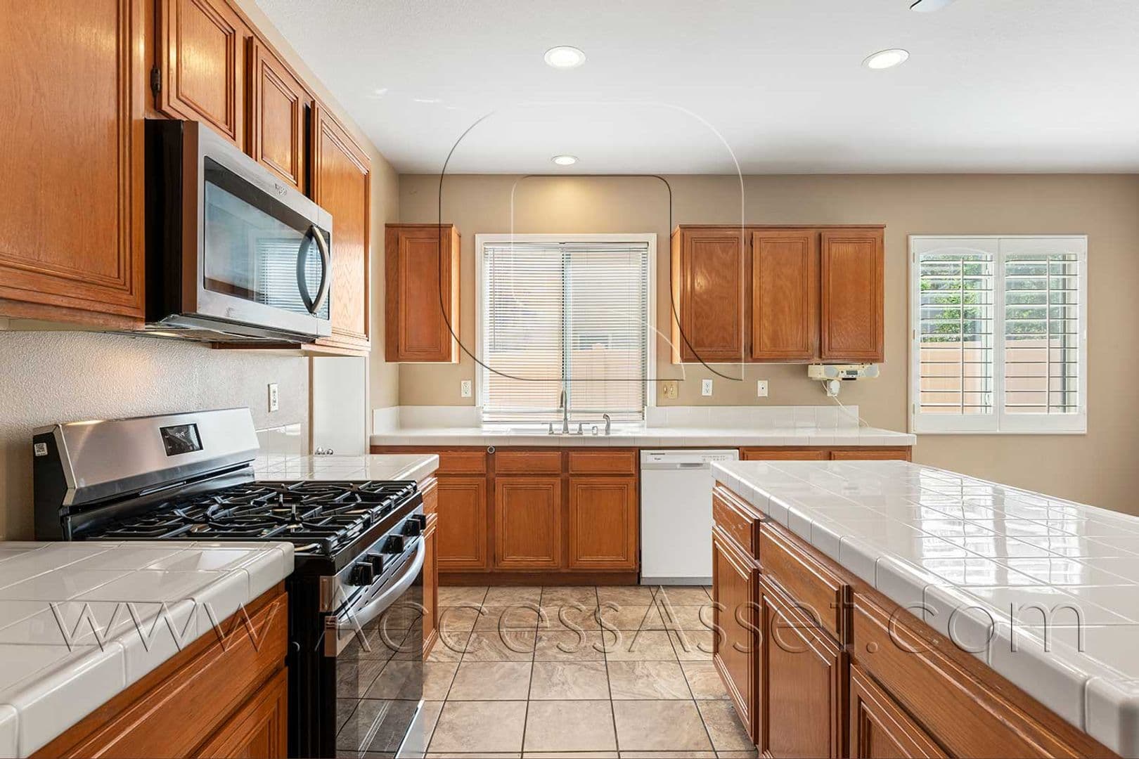 Corona House: 1358 Baldwin St