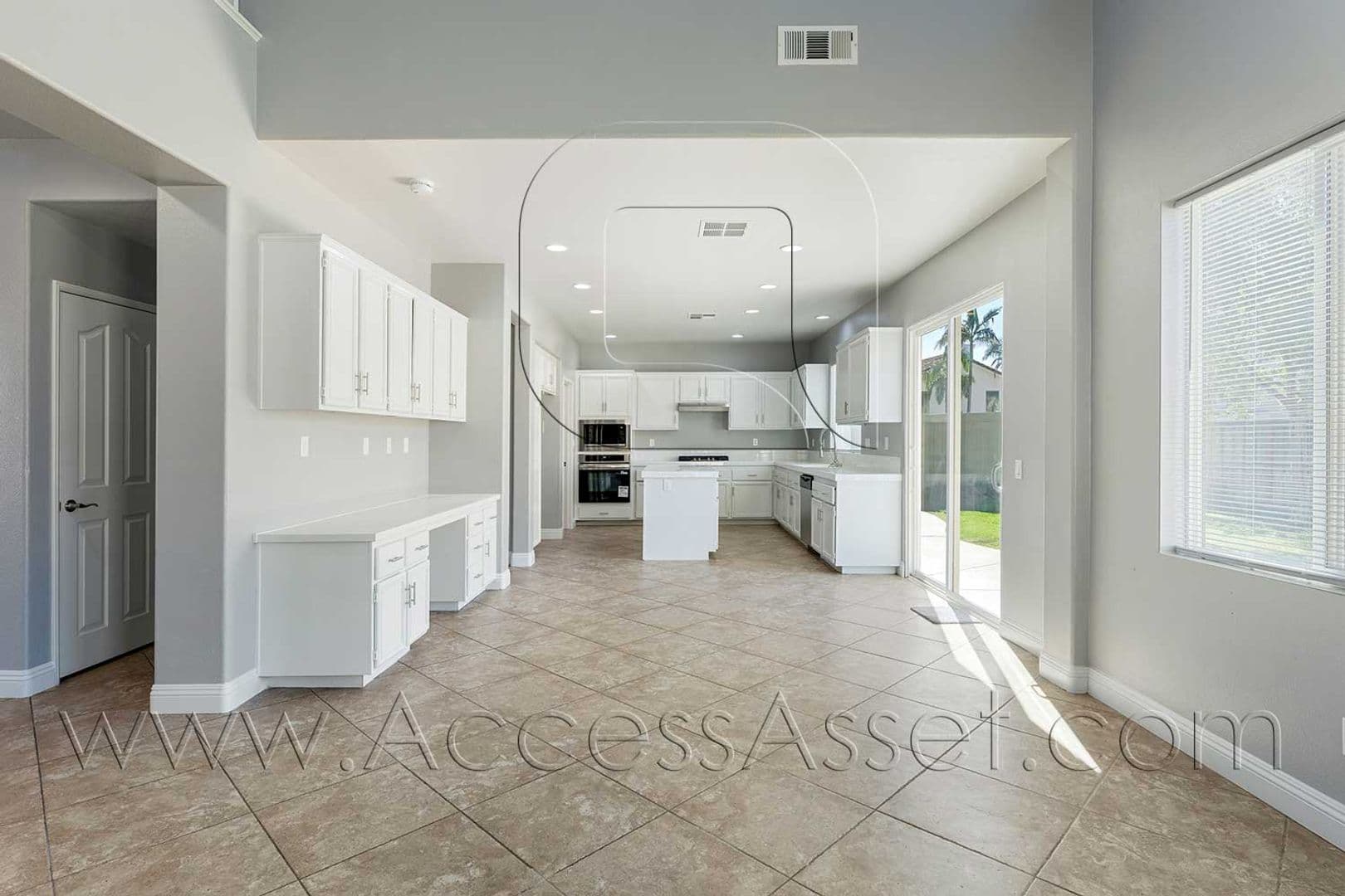 Eastvale House: 13555 Apricot Tree Ln
