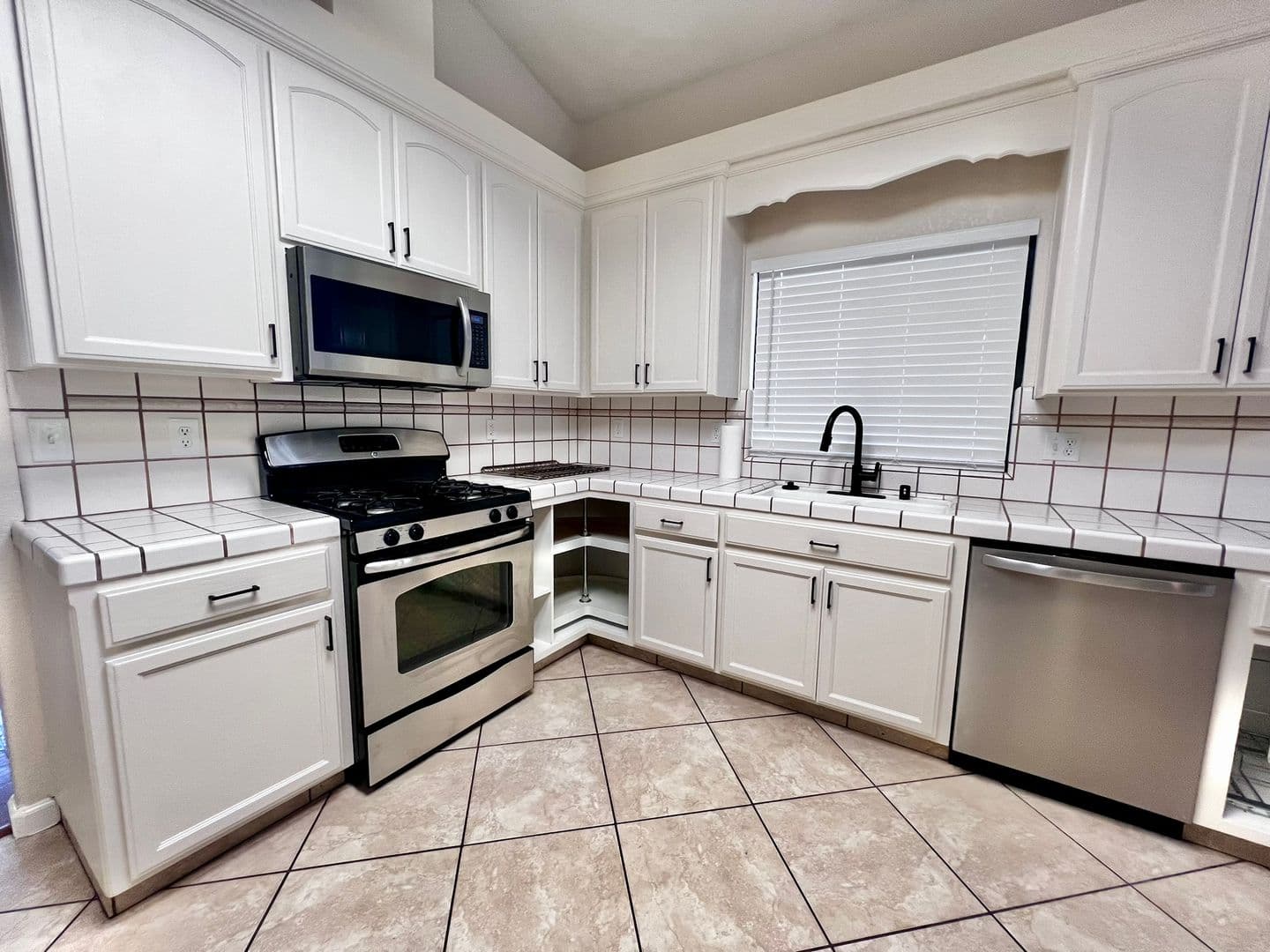 Manteca House: 1695 Klondike Way