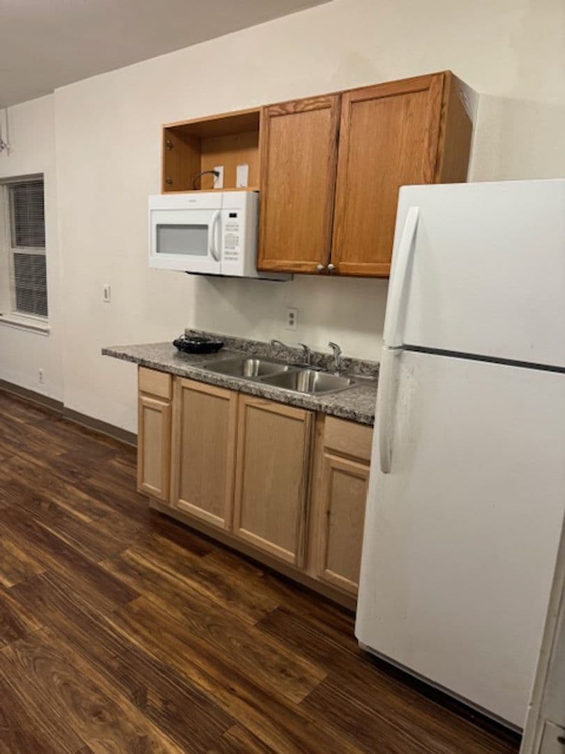 Redmond Apartment: 615 SW Evergreen Ave