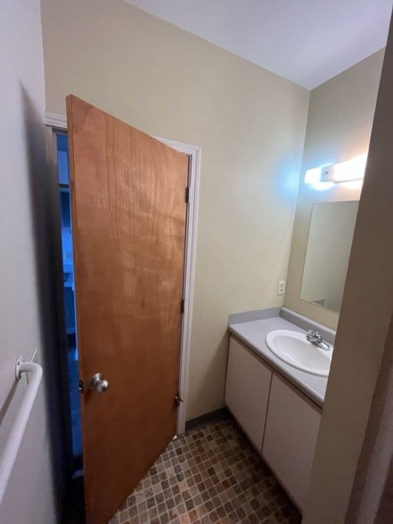 Redmond Apartment: 615 SW Evergreen Ave