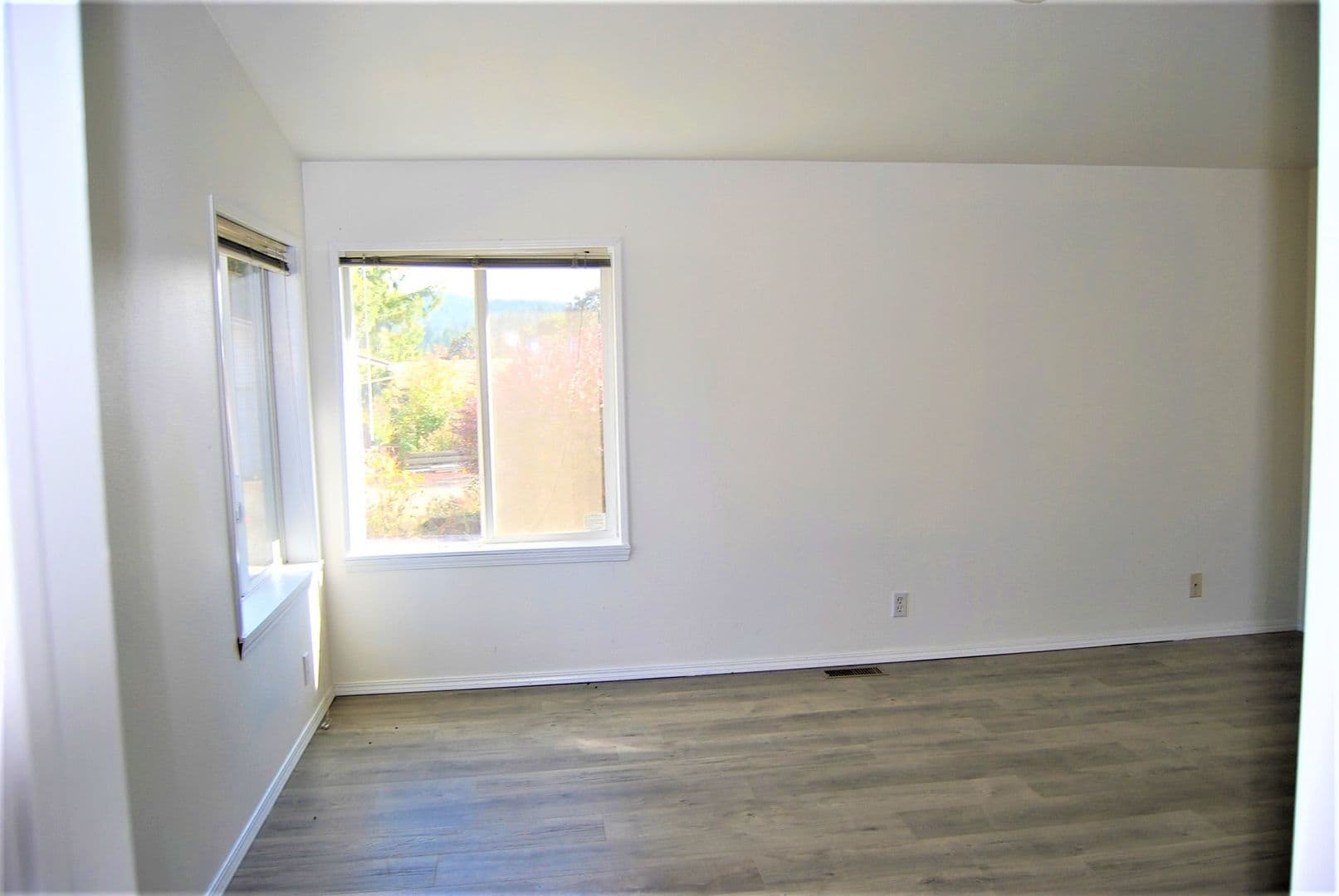 Carlton House: 7511 NE Oak Spring Farm Rd