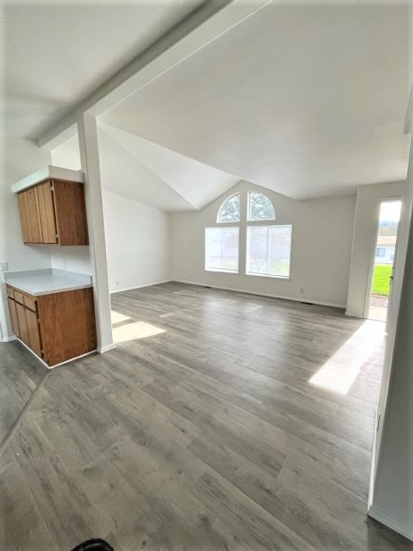 Carlton House: 7511 NE Oak Spring Farm Rd