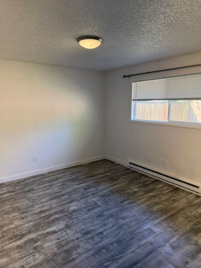 Newberg Apartment: 707 N Holly Dr