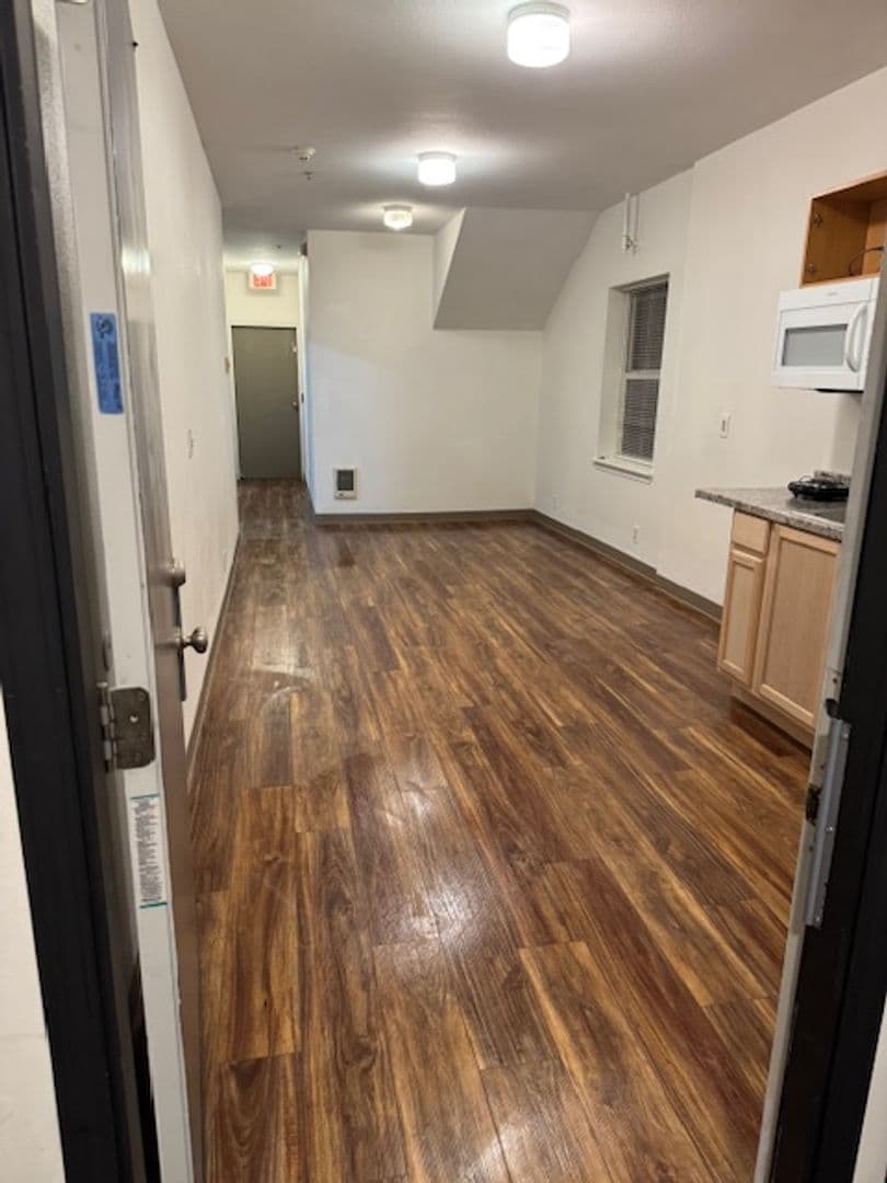 Redmond Apartment: 615 SW Evergreen Ave