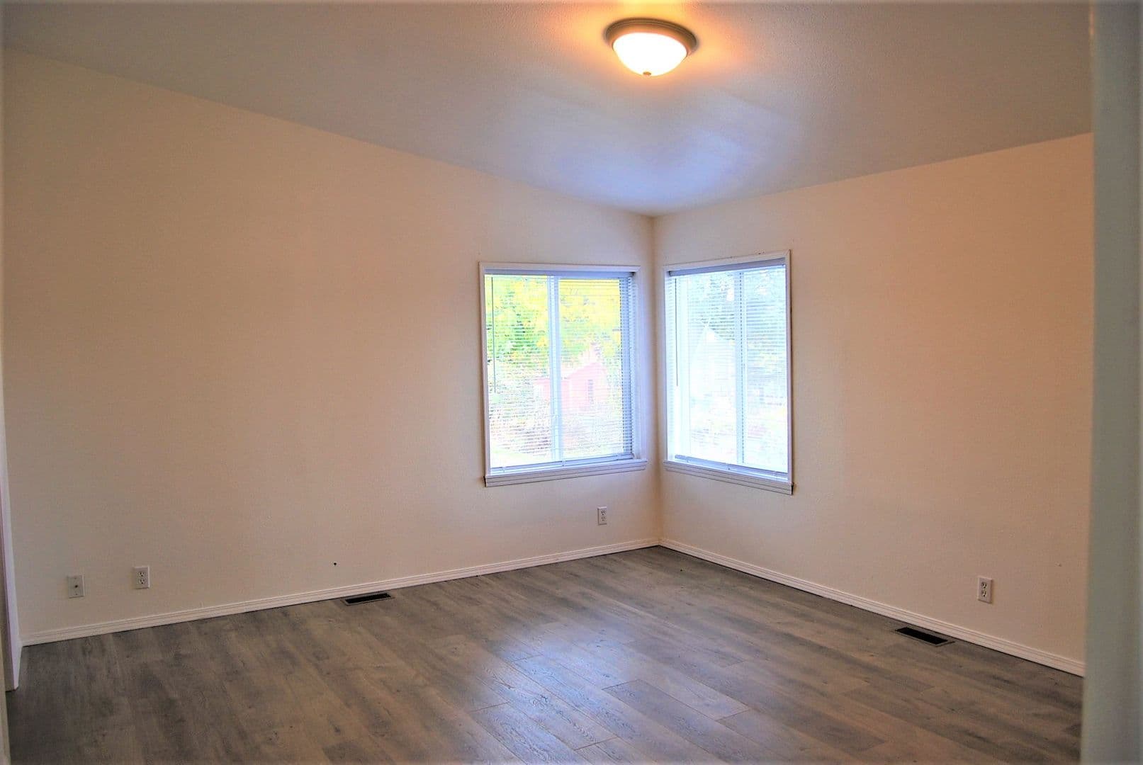 Carlton House: 7511 NE Oak Spring Farm Rd