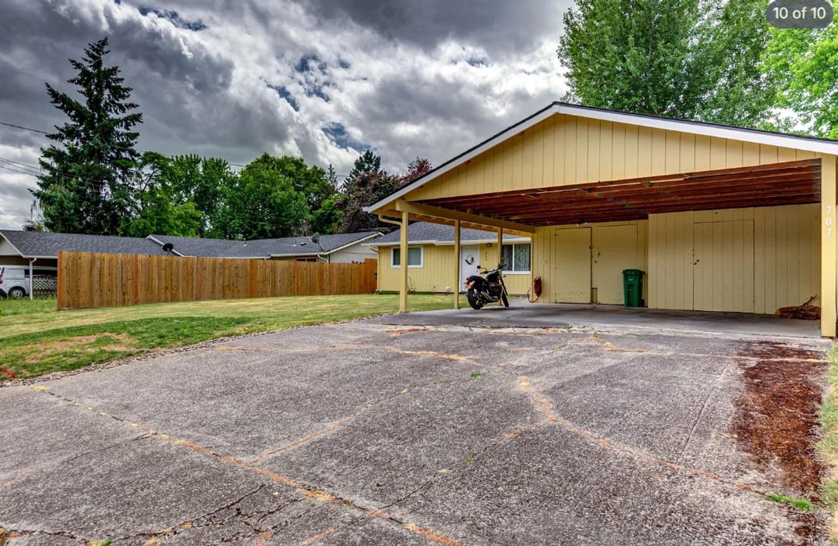 Newberg Apartment: 707 N Holly Dr