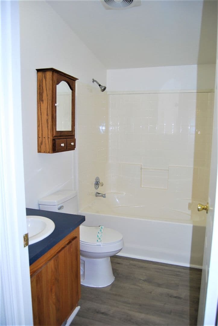 Carlton House: 7511 NE Oak Spring Farm Rd