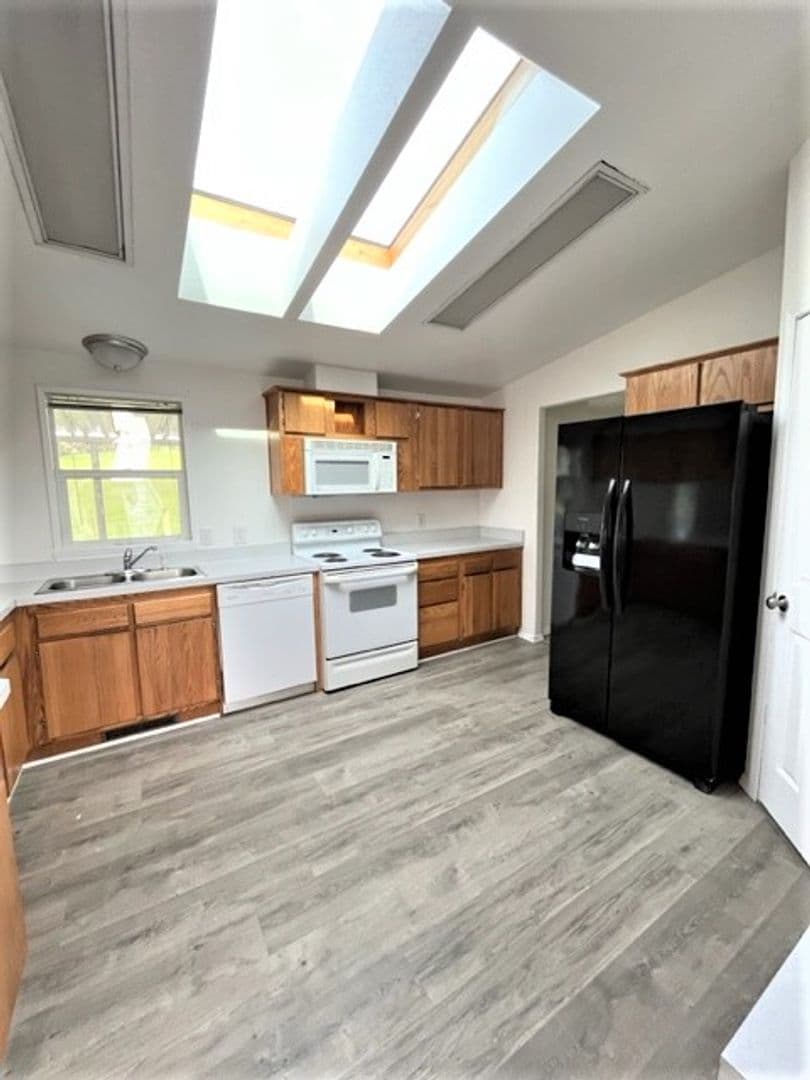 Carlton House: 7511 NE Oak Spring Farm Rd