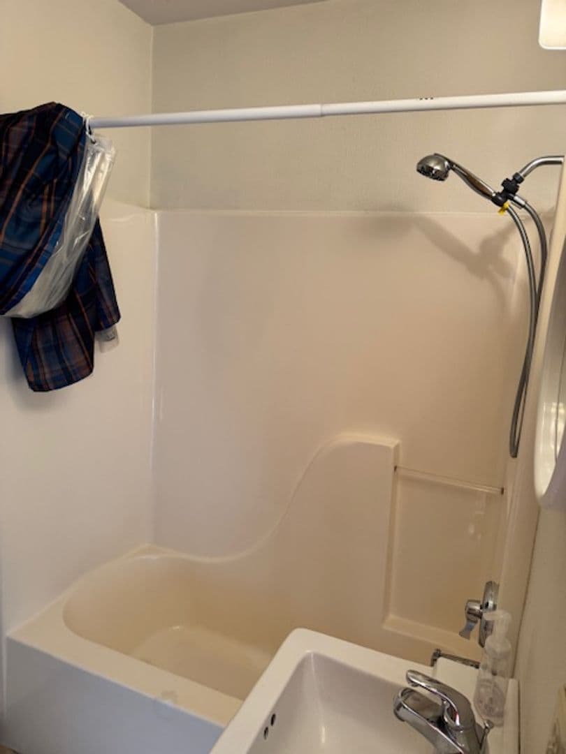 Redmond Apartment: 615 SW Evergreen Ave