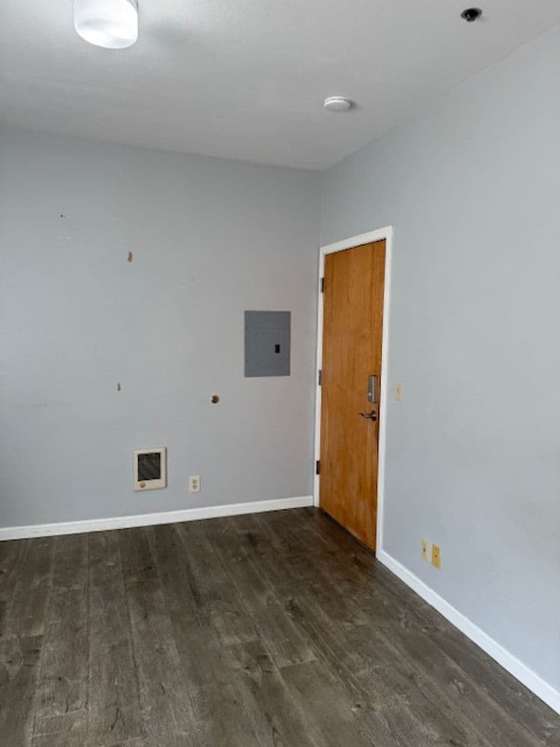 Redmond Apartment: 615 SW Evergreen Ave