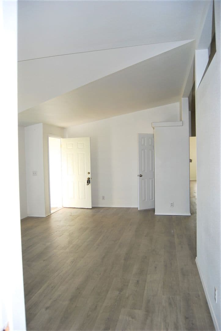 Carlton House: 7511 NE Oak Spring Farm Rd
