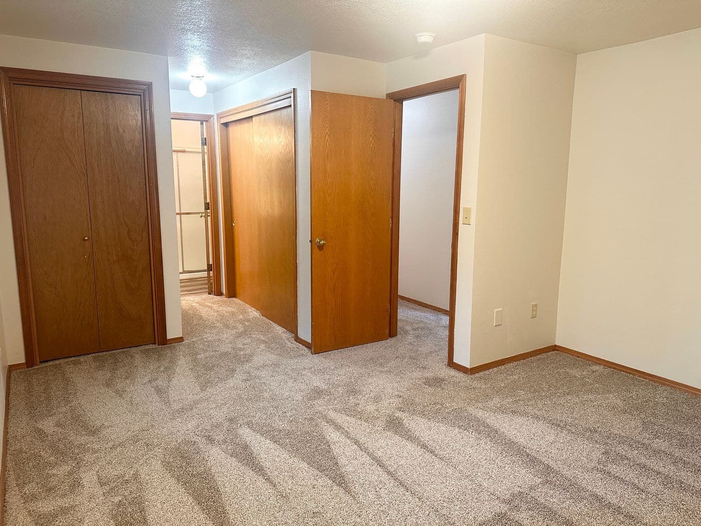 McMinnville House: 2538 NE Norton Ct