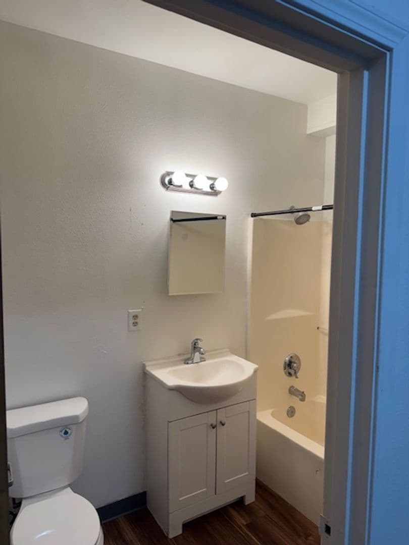 Redmond Apartment: 615 SW Evergreen Ave
