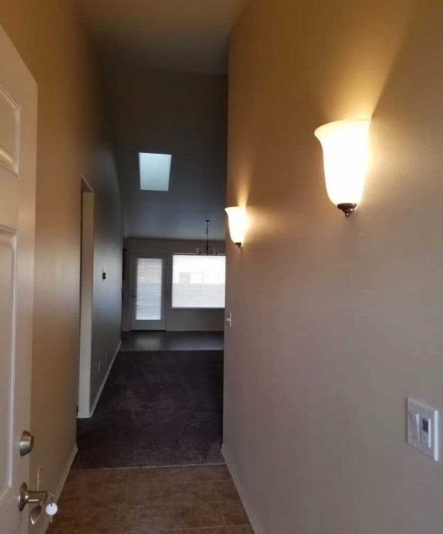 Yakima House: 913 South 90th #A (LP)