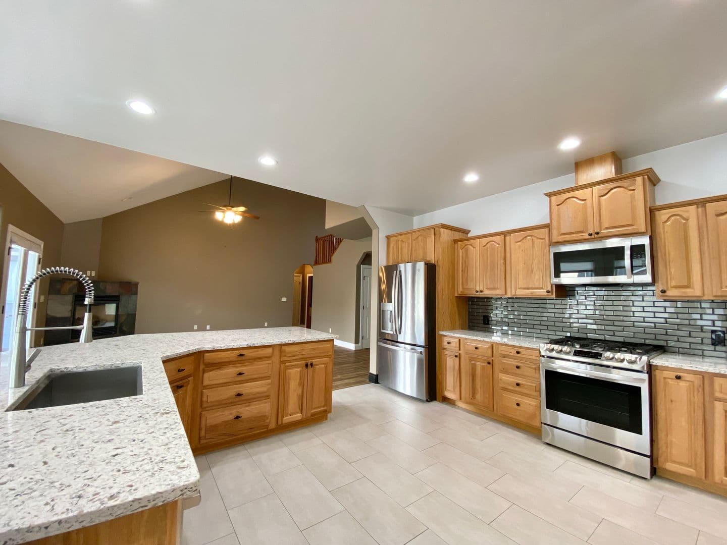 Yakima House: 7904 Easy Street