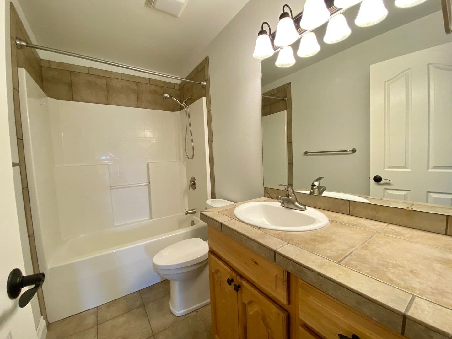 Yakima House: 7904 Easy Street