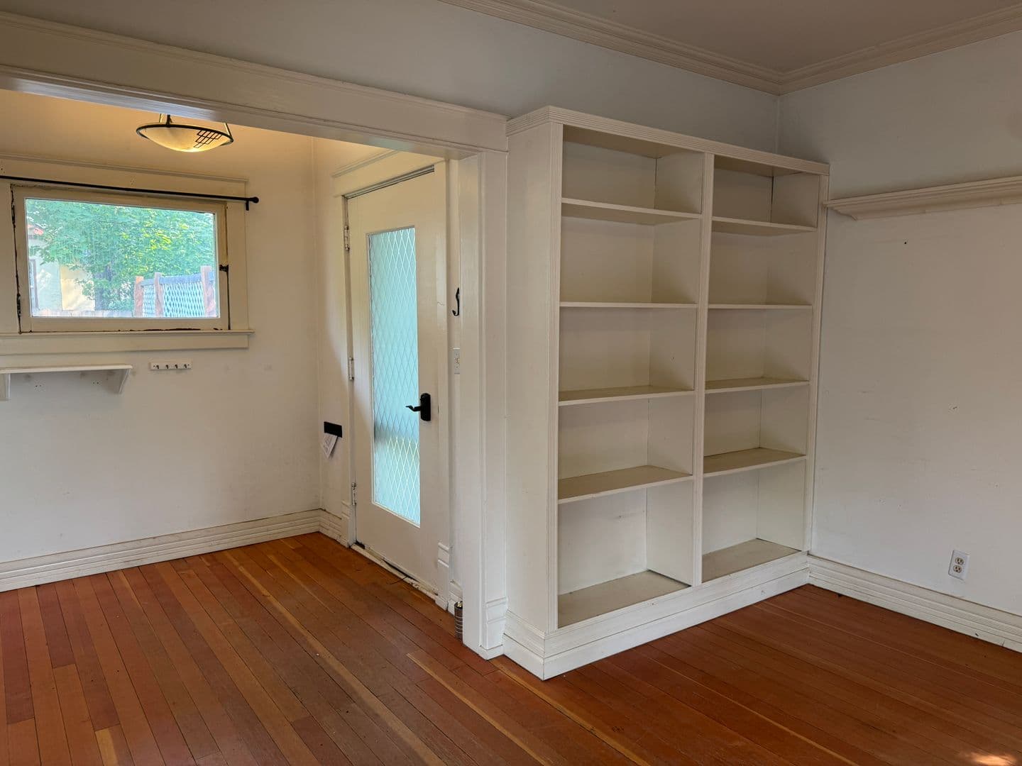 Ellensburg House: 1005 N Wildcat Way