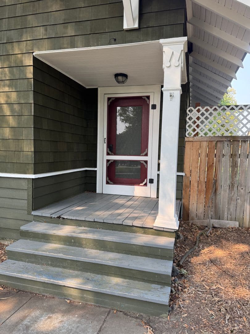 Ellensburg House: 1005 N Wildcat Way