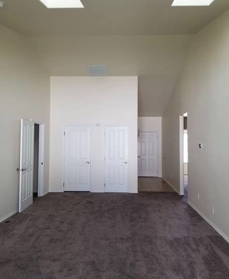 Yakima House: 913 South 90th #A (LP)