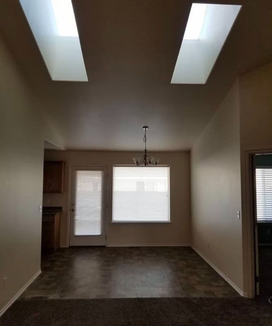 Yakima House: 913 South 90th #A (LP)