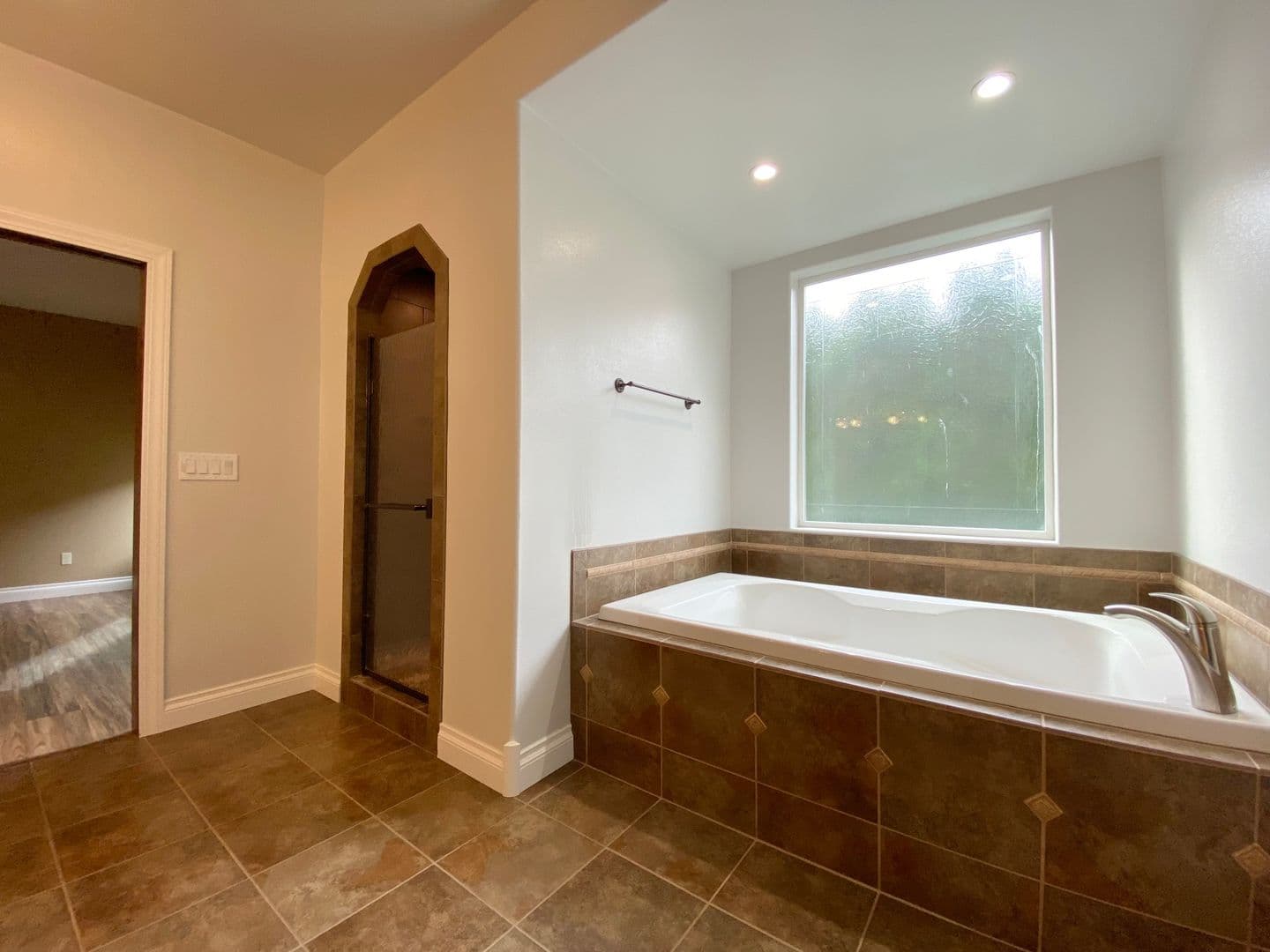 Yakima House: 7904 Easy Street