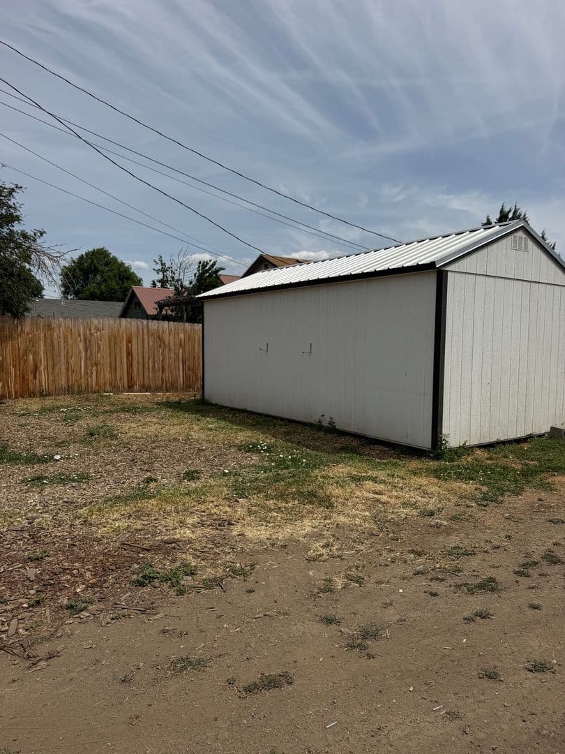 Ellensburg House: 403 N Pacific St