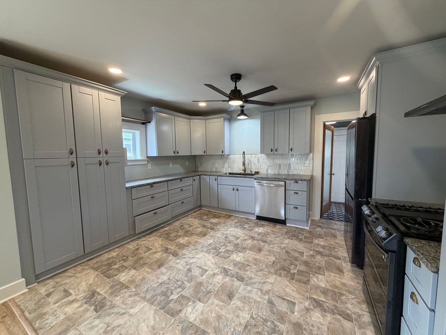 Ellensburg House: 403 N Pacific St