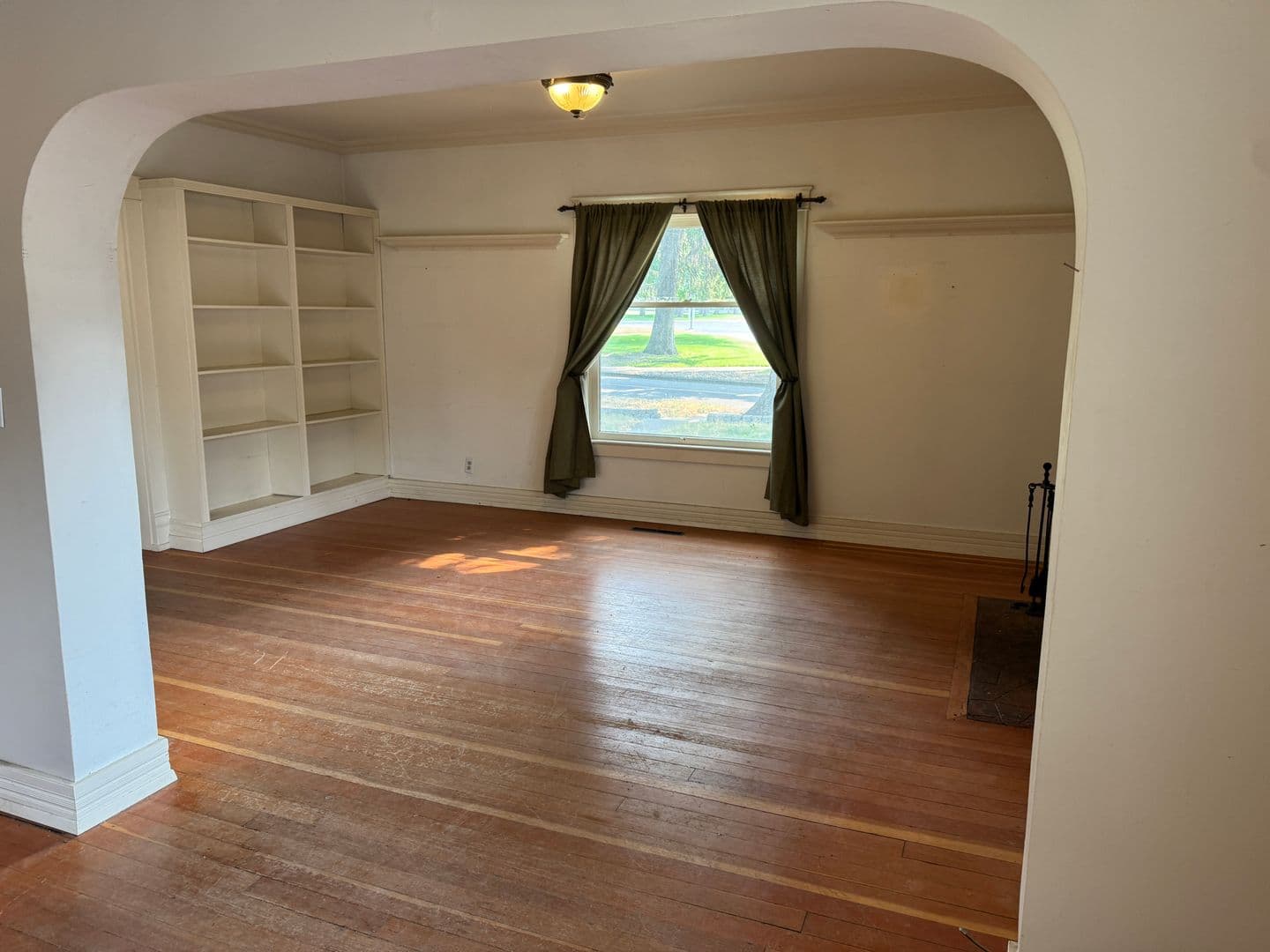 Ellensburg House: 1005 N Wildcat Way