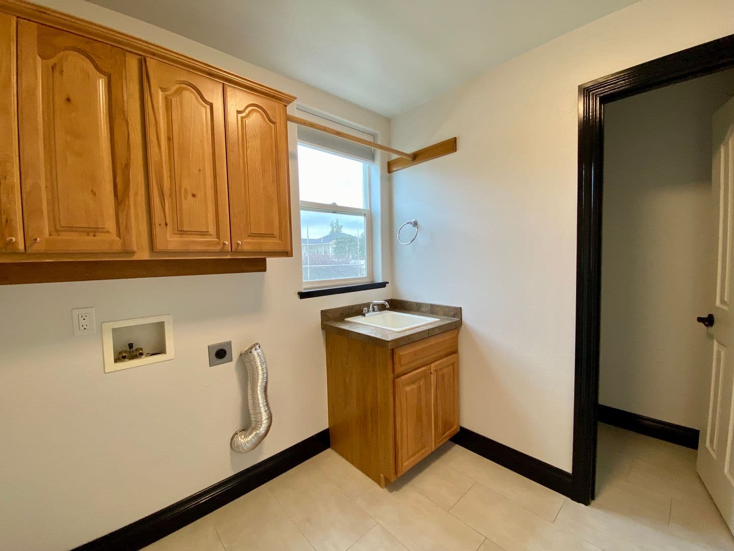 Yakima House: 7904 Easy Street
