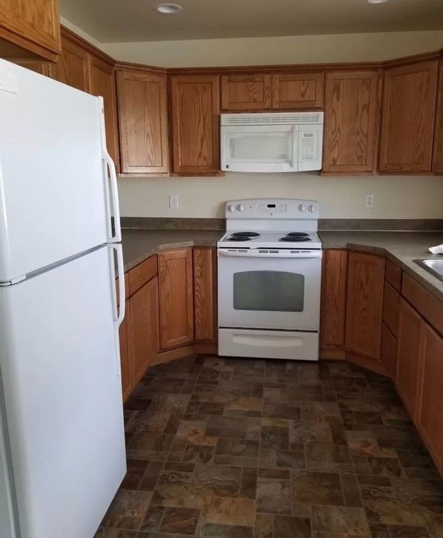 Yakima House: 913 South 90th #A (LP)