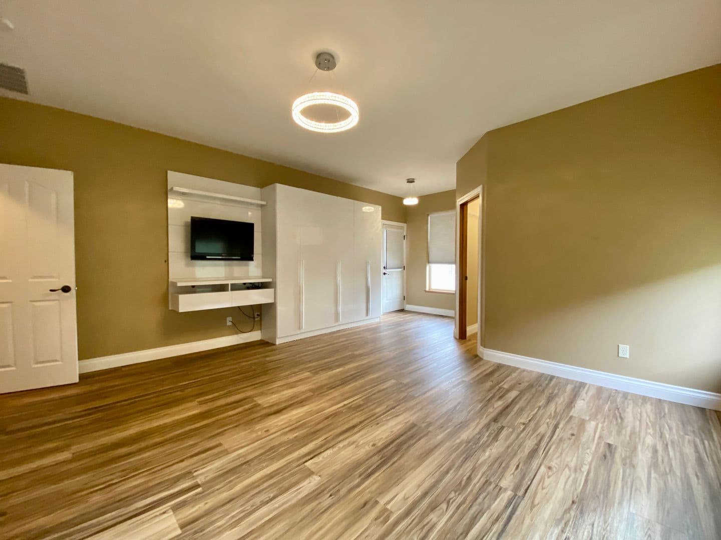 Yakima House: 7904 Easy Street