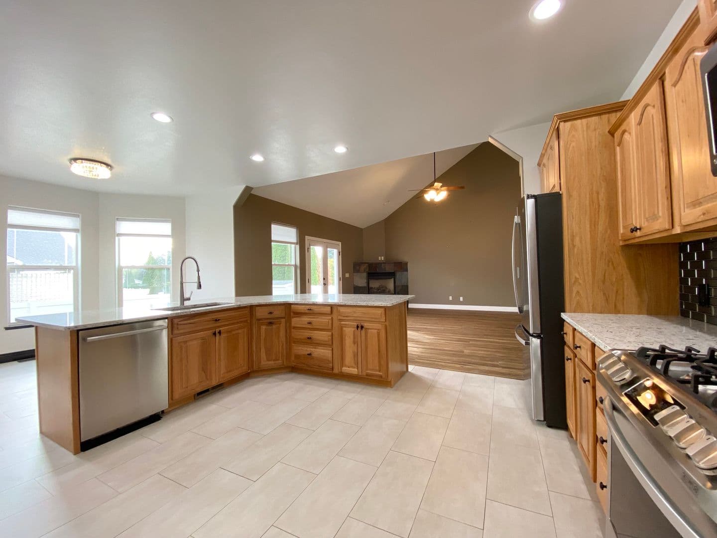 Yakima House: 7904 Easy Street